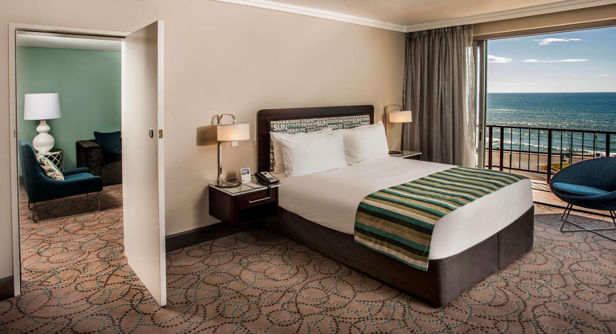 Garden Court East London Hotel Bagian luar foto