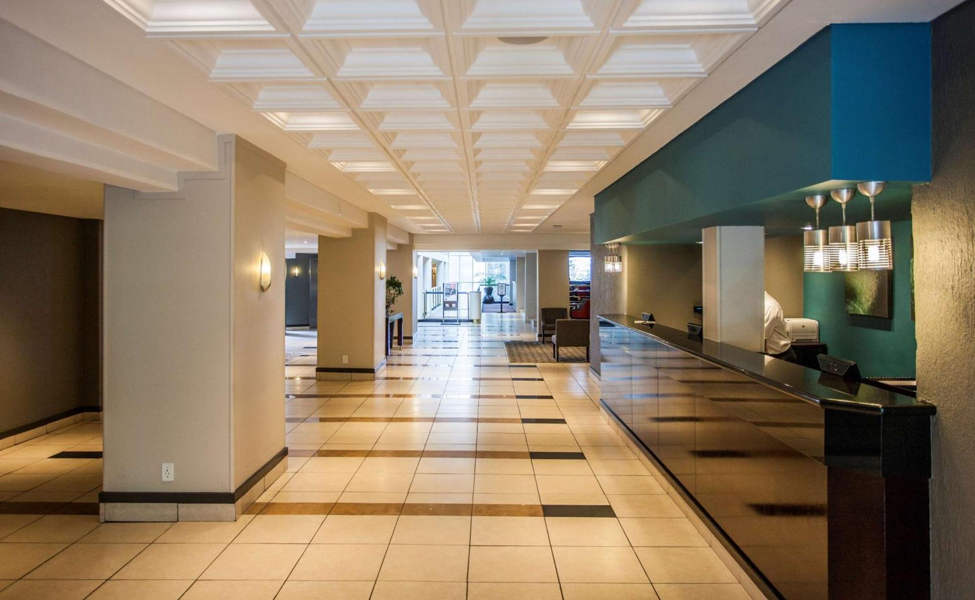 Garden Court East London Hotel Bagian luar foto