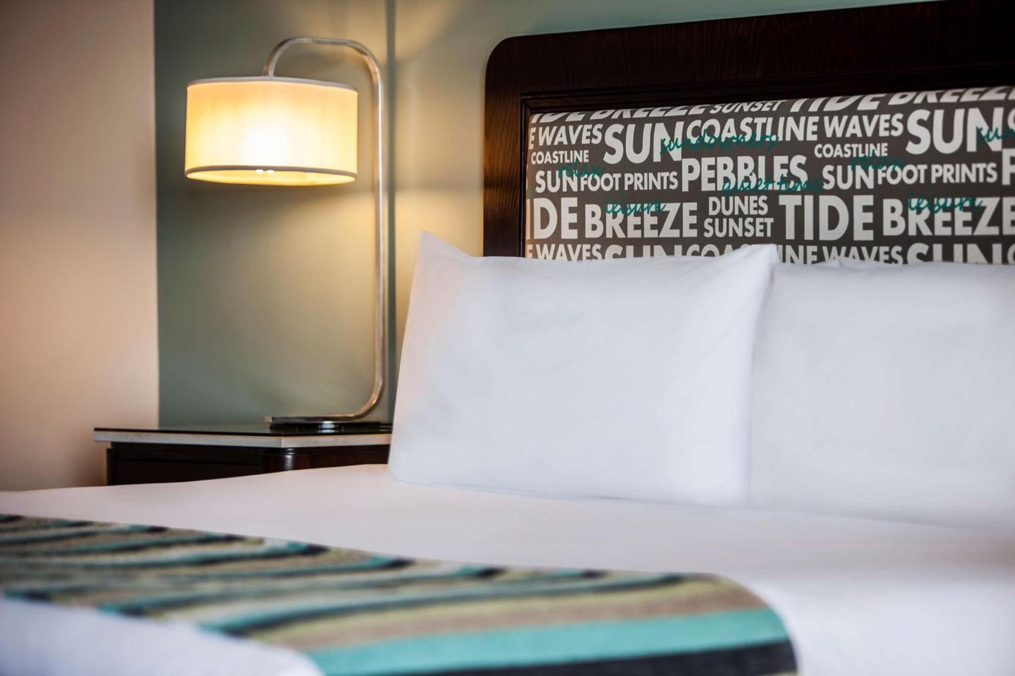 Garden Court East London Hotel Bagian luar foto