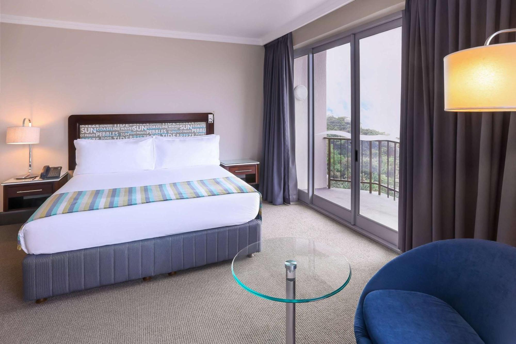 Garden Court East London Hotel Bagian luar foto
