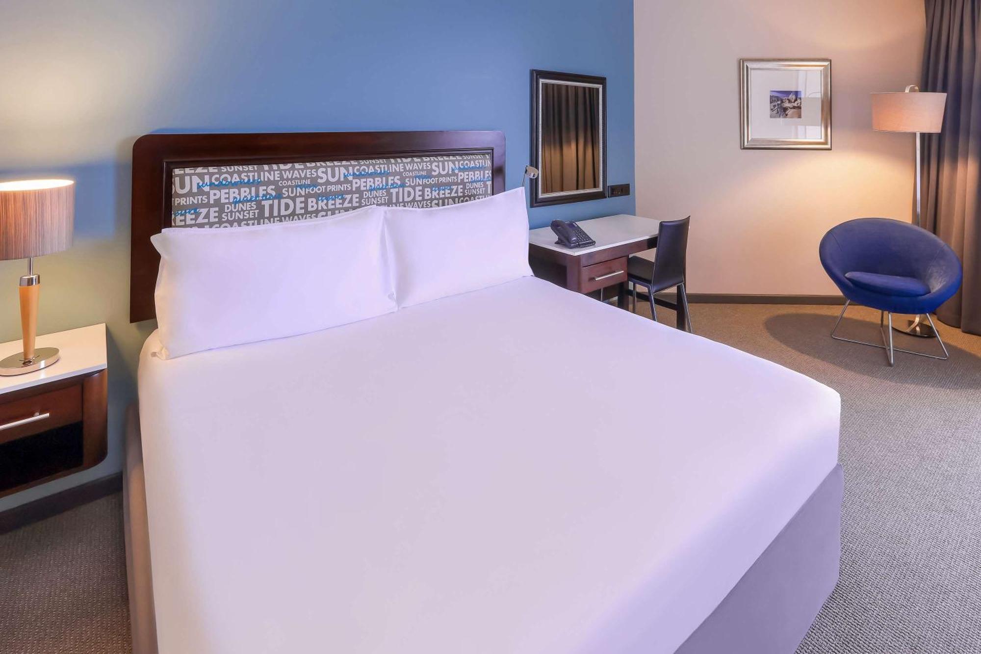Garden Court East London Hotel Bagian luar foto