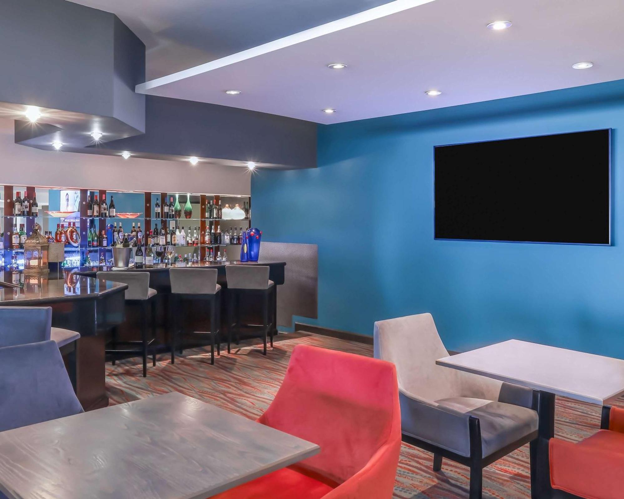 Garden Court East London Hotel Bagian luar foto